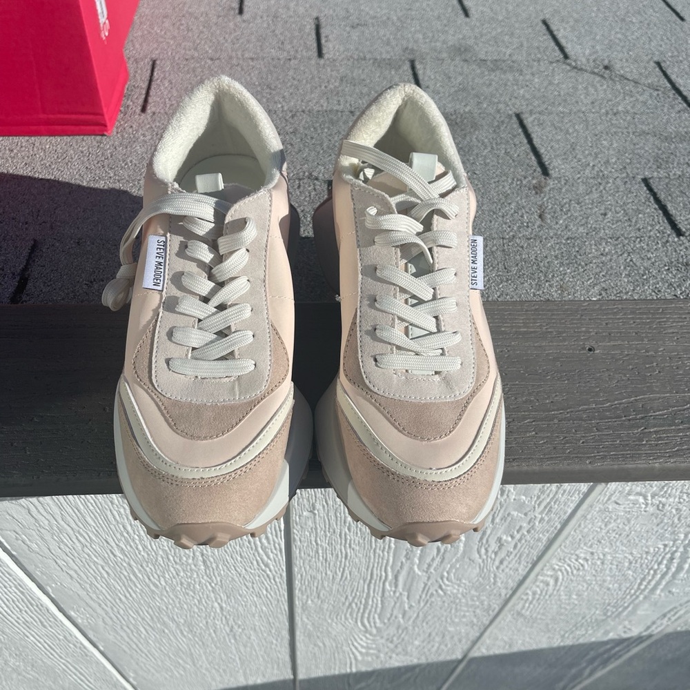 Brand new Steve Madden platform  sneakers! 😍